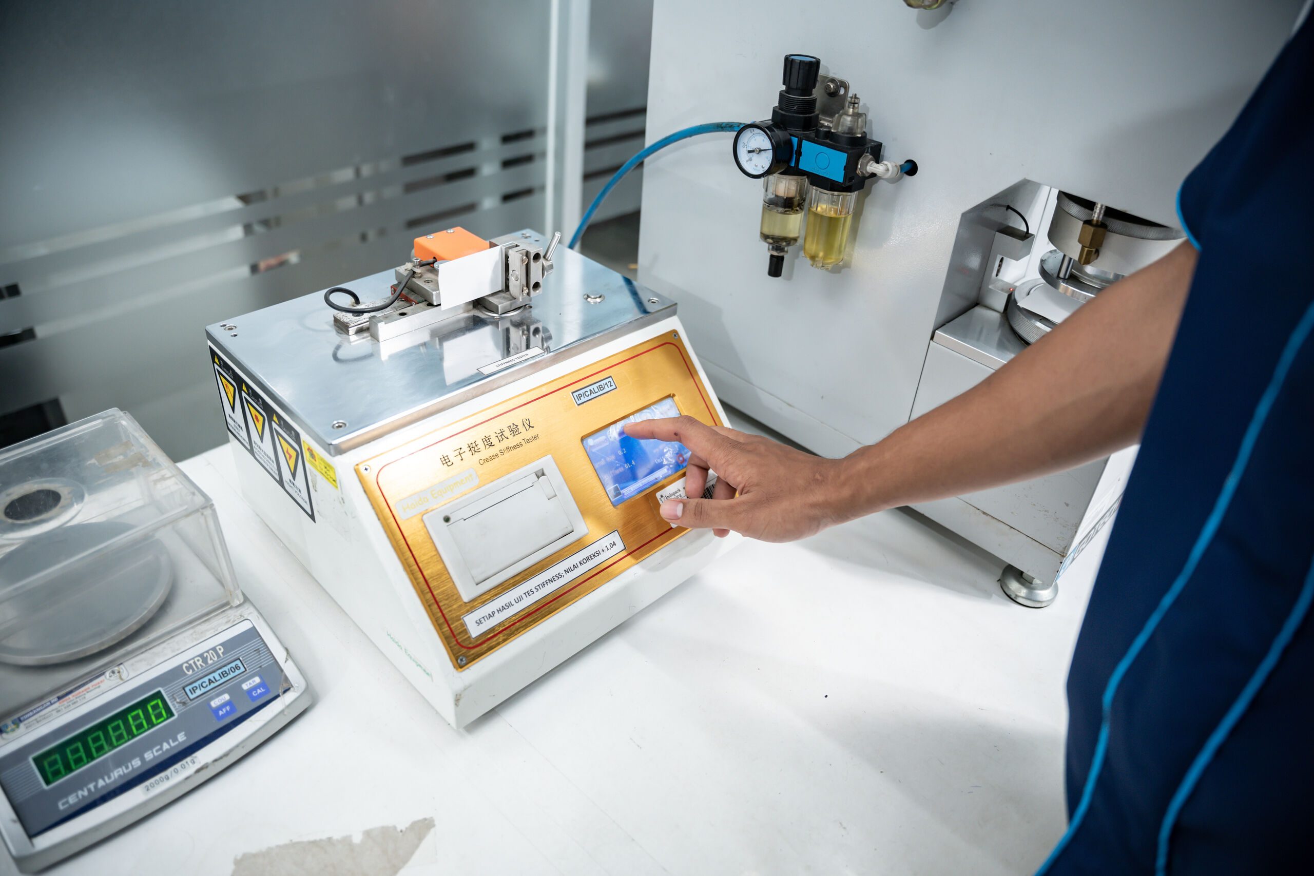 CREASE STIFFNESS TESTER